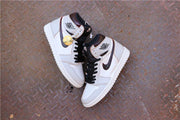 Nike SB x Air Jordan 1 Retro High OG Light Bone Sneakers