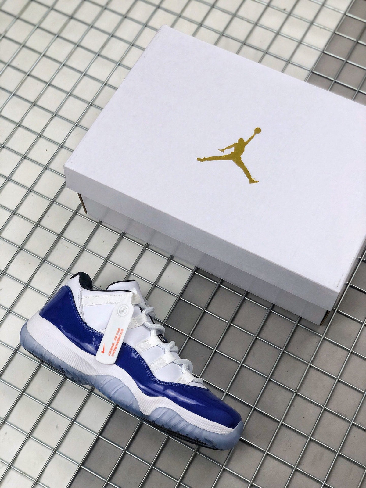 Air Jordan 11 Sneakers White and Deep Blue BQ3685-001