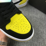 Air Jordan 1 Mid SE Black Yellow Toe Sneakers 852542-071